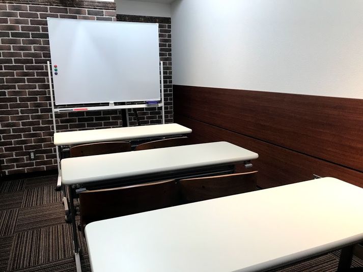 MeetinRoom1　最適8名 - RAKUNA上野MR１