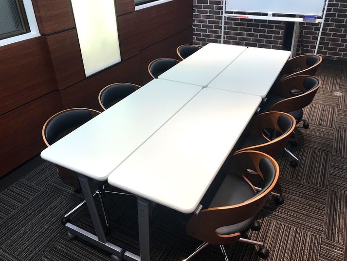 MeetinRoom1　最適8名 - RAKUNA上野MR１