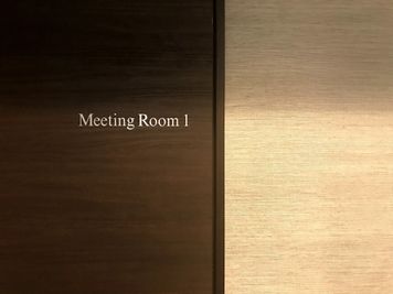 RAKUNA上野MR１ Meetinroom1　最適8名の入口の写真