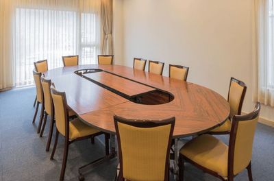 役員会・小人数での会議に最適な会議室。 社員研修のチームミーティングなどにご使用いただけます。 - ゆとりろ磐梯熱海