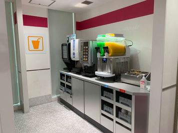 カラオケビッグエコー 西鉄天神駅前店 《2～4名用》会議・打ち合わせ用ルーム【サイズS】の室内の写真