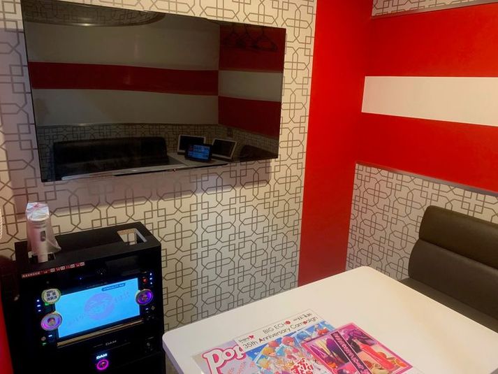 《2～4名用》会議・打ち合わせ用ルーム【サイズS】 - カラオケビッグエコー 西鉄天神駅前店