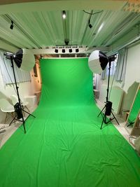 動画撮影用にクロマキーのグリーンバック（or ブルーバック）と500WのLED空間照明のセッティングもします。 - 撮影スタジオ「スタジオぶぶ」の設備の写真