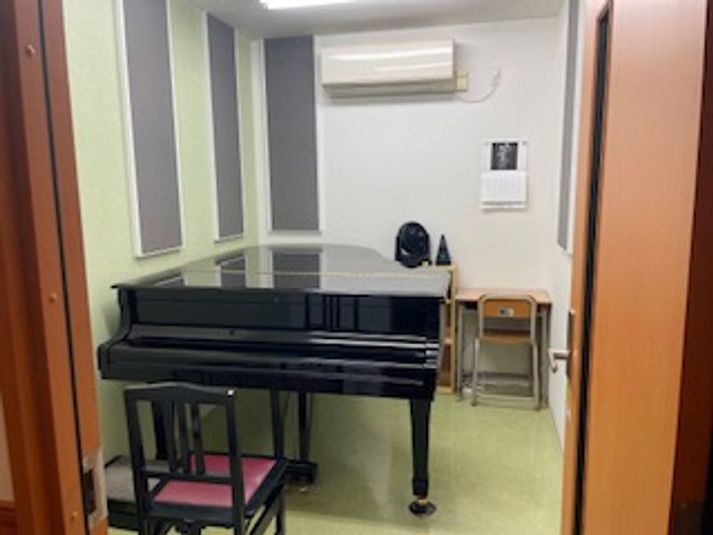 個人用のレッスン室です - 函館中央センター ピアノレッスン室レンタルスペースの室内の写真