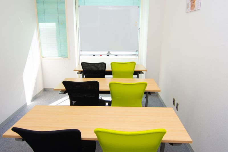 アーバン - エキ前会議室