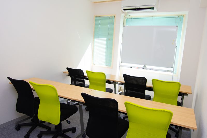 アーバン - エキ前会議室