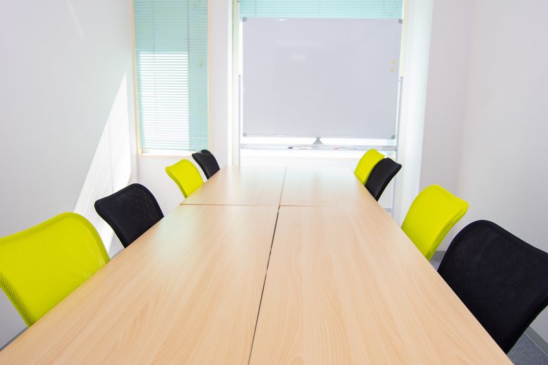 アーバン - エキ前会議室