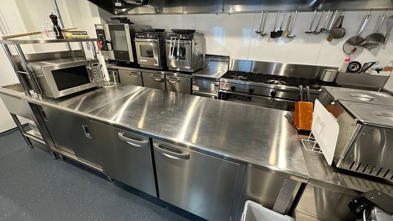 業務用厨房が使えるレンタルキッチンスペース - ボストン四天王寺ビル