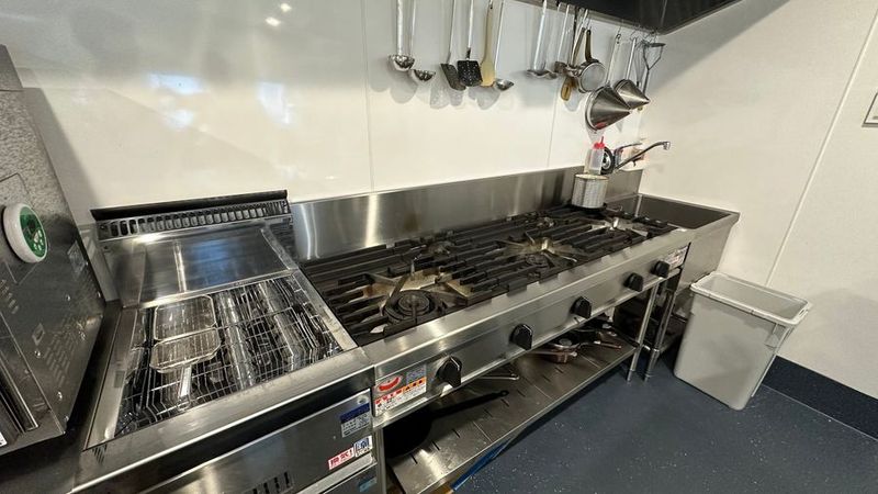 業務用厨房が使えるレンタルキッチンスペース - ボストン四天王寺ビル
