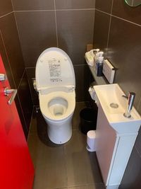 カラオケビッグエコー 天神西通り店 《1～4名用》会議・打ち合わせ用ルーム【サイズS】の室内の写真