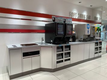 カラオケビッグエコー 天神西通り店 《5～8名用》会議・打ち合わせ用ルーム【サイズM】の室内の写真