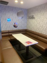 《9～10名用》【会議・打ち合わせに最適👩‍💻】電源/Wi-Fi完備/ソフトドリンク飲み放題付き☕️の完全個室！ - カラオケビッグエコー 天神西通り店