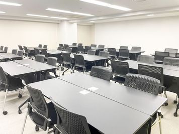 THE POINT エキニア横浜 セミナールーム『4L』の室内の写真