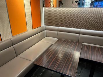 カラオケビッグエコー　御茶ノ水店 《2～4名用》会議・打ち合わせ用ルーム【サイズS】の室内の写真