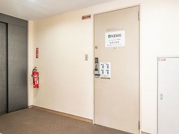 貸会議室ルームス八丁堀店 【ROOMs八丁堀店　第2会議室】メトロ日比谷線八丁堀駅3分の入口の写真