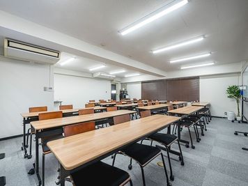 貸会議室ルームス八丁堀店 【ROOMs八丁堀店　第2会議室】メトロ日比谷線八丁堀駅3分の室内の写真