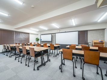 貸会議室ルームス八丁堀店 【ROOMs八丁堀店　第2会議室】メトロ日比谷線八丁堀駅3分の室内の写真