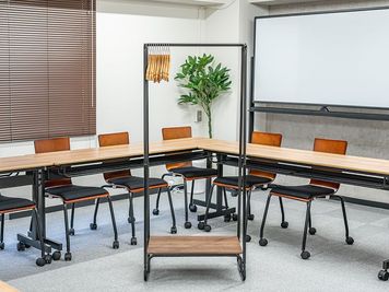 貸会議室ルームス八丁堀店 【ROOMs八丁堀店　第2会議室】メトロ日比谷線八丁堀駅3分の設備の写真