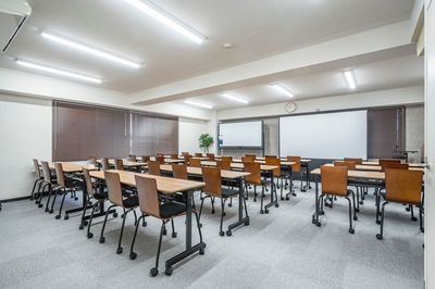 貸会議室ルームス八丁堀店 【ROOMs八丁堀店　第2会議室】メトロ日比谷線八丁堀駅3分の室内の写真