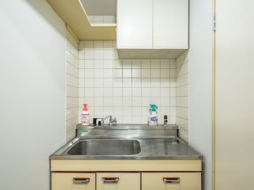 貸会議室ルームス八丁堀店 【ROOMs八丁堀店　第2会議室】メトロ日比谷線八丁堀駅3分の室内の写真