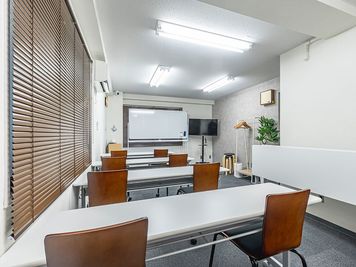 貸会議室ルームス神田店 【ROOMs神田店 第2会議室】会議室プランの室内の写真