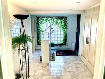 玄関➀ - studio アダマス 多目的スペースの室内の写真