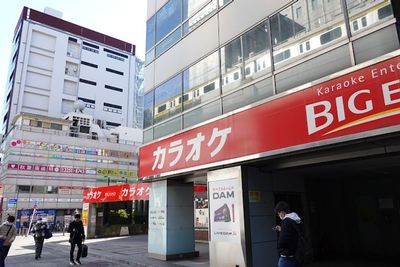 カラオケビッグエコー 秋葉原昭和通口店 《9～10名用》会議・打ち合わせ用ワークルーム【サイズL】の室内の写真