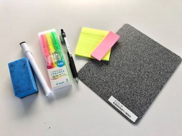 カラオケビッグエコー 秋葉原昭和通口店 《9～10名用》会議・打ち合わせ用ワークルーム【サイズL】の室内の写真