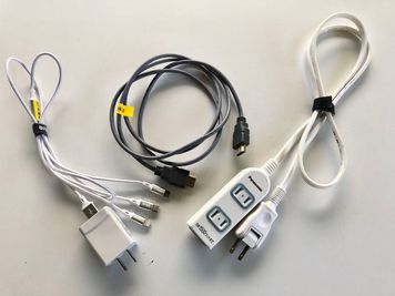 カラオケビッグエコー 秋葉原昭和通口店 《9～10名用》会議・打ち合わせ用ワークルーム【サイズL】の室内の写真