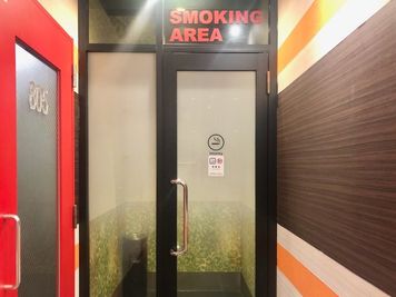 カラオケビッグエコー 秋葉原昭和通口店 《9～10名用》会議・打ち合わせ用ワークルーム【サイズL】の室内の写真