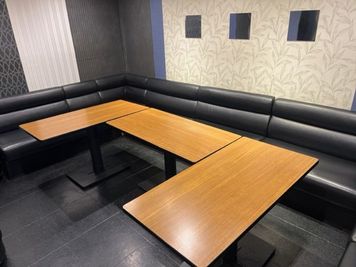 《9～10名用》【会議・打ち合わせに最適👩‍💻】電源/Wi-Fi完備/ソフトドリンク飲み放題付き☕️の完全個室！ - カラオケビッグエコー 横浜西口駅前本店