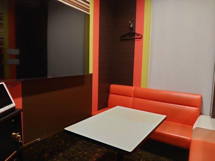 《5～8名用》会議・打ち合わせ用ルーム【サイズM】 - カラオケビッグエコー 千葉駅前本店