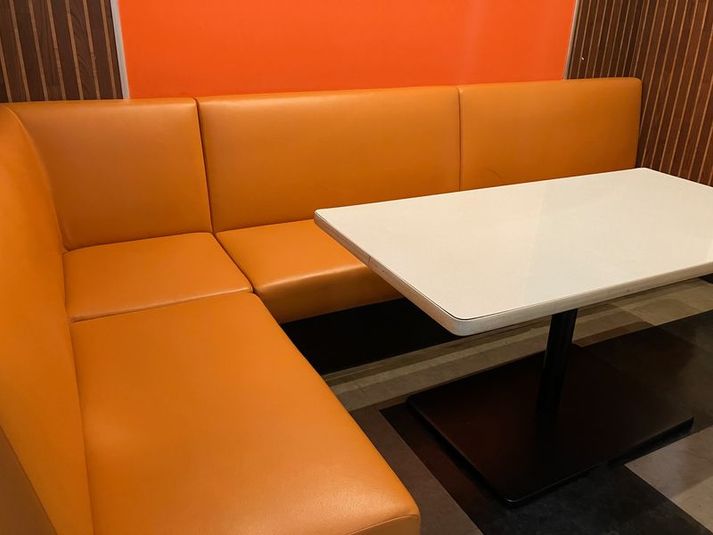 《2～4名用》会議・打ち合わせ用ルーム【サイズS】 - カラオケビッグエコー 飯田橋東口駅前店