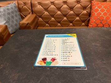 ソフトドリンク飲み放題付き - カラオケビッグエコー 有楽町店 《9～10名用》会議・打ち合わせ用ワークルーム【サイズL】の設備の写真