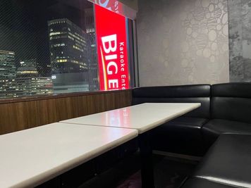 《5～8名用》【会議・打ち合わせに最適👩‍💻】電源/Wi-Fi完備/ソフトドリンク飲み放題付き☕️の完全個室！ - カラオケビッグエコー 有楽町店