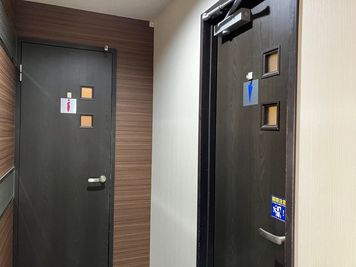カラオケビッグエコー 飯田橋東口駅前店 《9～10名用》会議・打ち合わせ用ワークルーム【サイズL】の設備の写真