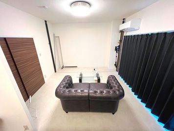 プロジェクター用の白壁のため、撮影用の壁として用途は無限にあります。 - 女性専用　アメニティ東桜２F 【リバーリッチ】アメニティ東桜2F　女性専用の室内の写真