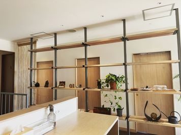 SALON-A ヘアサロン
SALON-B ネイル、アイラッシュ
SALON-C リラク、エステ - ZERO-ICHI WORKS coworking&salon ZEROICHIWORKS SALON-Bの設備の写真