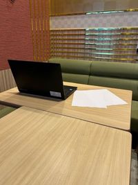 《1名用》【テレワークに最適👩‍💻】電源/Wi-Fi完備/ソフトドリンク飲み放題付き☕️の完全個室！ - カラオケビッグエコー 京都駅前烏丸口店