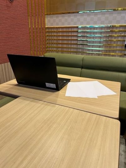 《2～4名用》会議・打ち合わせ用ルーム【サイズS】 - カラオケビッグエコー 京都駅前烏丸口店