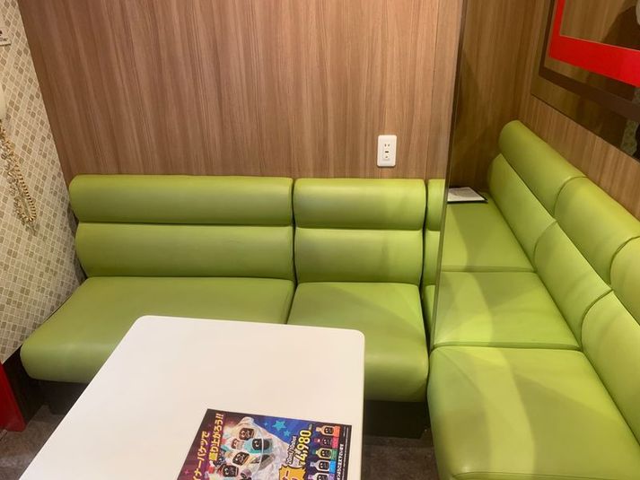 カラオケビッグエコー 熊本下通り店 《5～8名用》会議・打ち合わせ用ルーム【サイズM】の室内の写真
