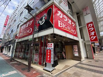 カラオケビッグエコー 熊本下通り店 《5～8名用》会議・打ち合わせ用ルーム【サイズM】の室内の写真