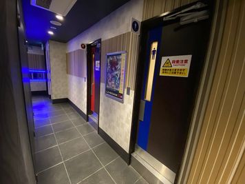 カラオケビッグエコー 熊本下通り店 《5～8名用》会議・打ち合わせ用ルーム【サイズM】の室内の写真