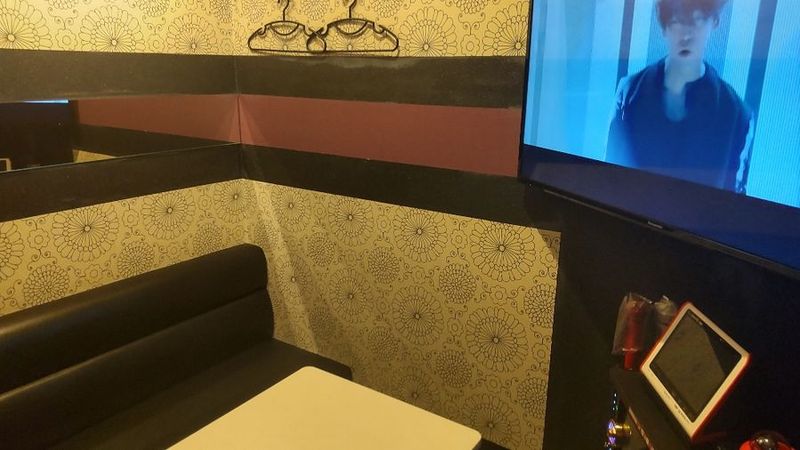 《2～4名用》会議・打ち合わせ用ルーム【サイズS】 - カラオケビッグエコー 大分駅前店