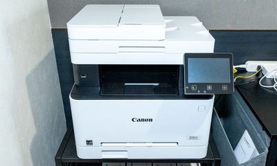 プリンタ複合機
10枚以上利用は有料なのでオプション選択をお願いいたします。
10枚未満の少量ご利用は無料です。 - ルールーム 01 神田 テレワークスペースの設備の写真