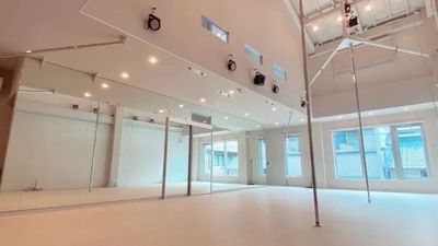 Studio south side(一面鏡張り) - Dance Space cELの室内の写真