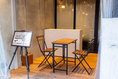 貸出のテーブルと椅子 - TOKICAFE kagurazaka "TOKICAFE" のポップアップスペースの設備の写真