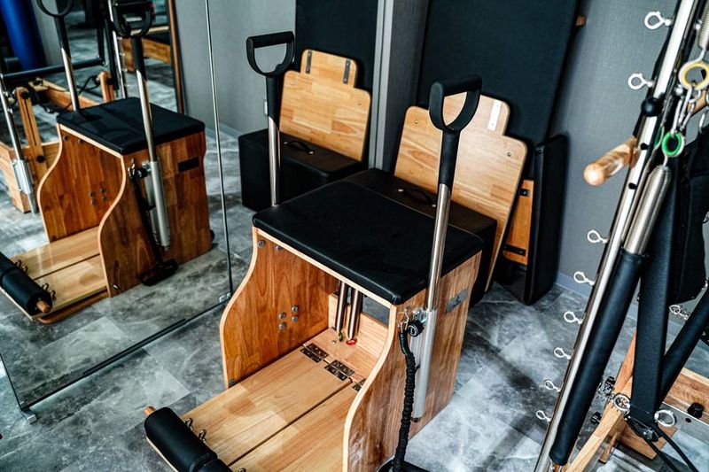 パワーラック、リフォーマーありのレンタルジム - B.m.S【BODY MAKE STUDIO】