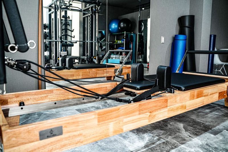 パワーラック、リフォーマーありのレンタルジム - B.m.S【BODY MAKE STUDIO】