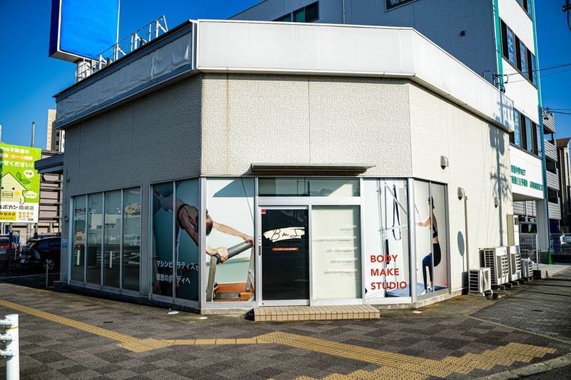 パワーラック、リフォーマーありのレンタルジム - B.m.S【BODY MAKE STUDIO】